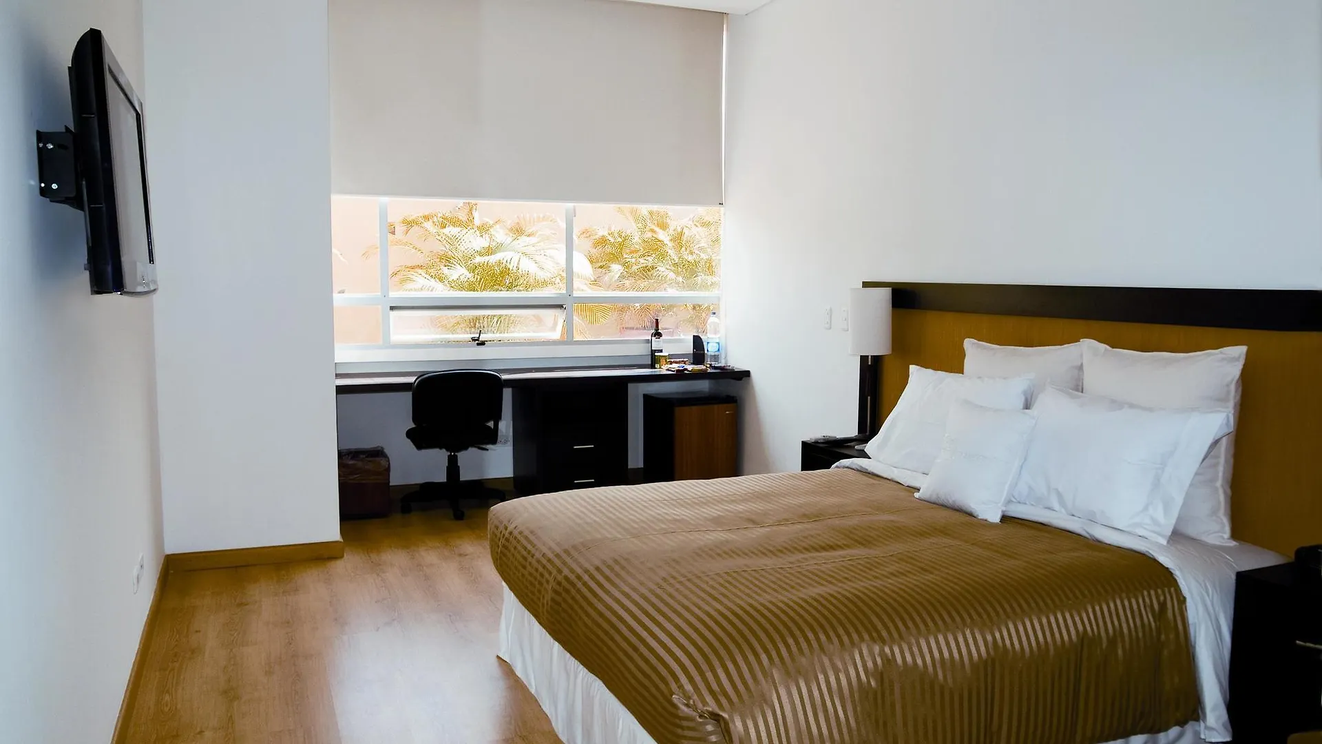 Mi Hotel Sandiego ميديلين 4*,